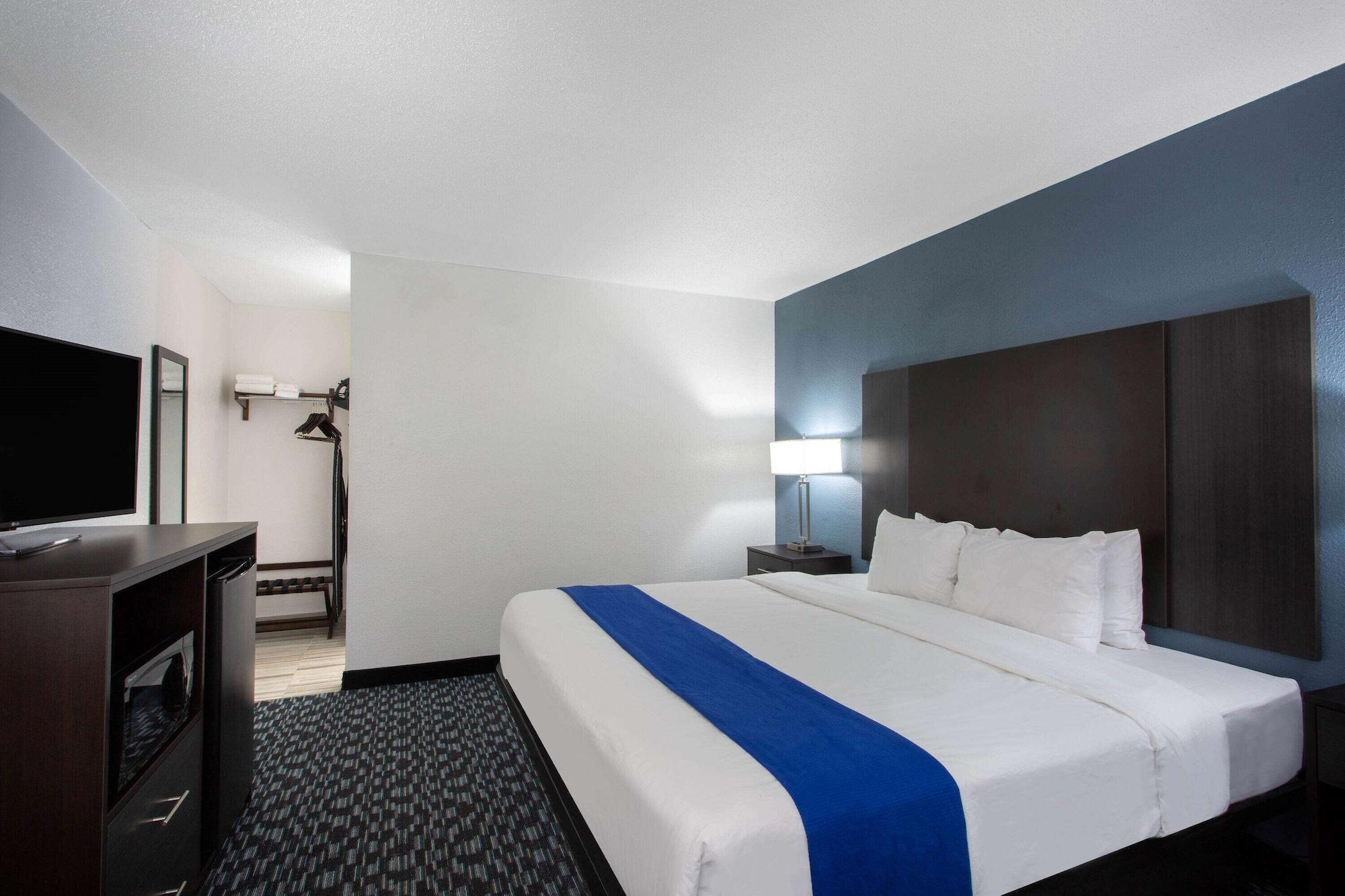 Baymont By Wyndham Charlotte University Exterior foto